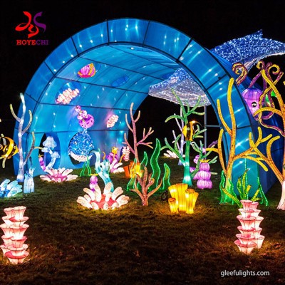 Fantasy Commerce Skies: yorug'lik shoulari sehrli tunni yoritadi